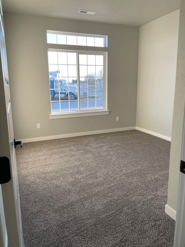 Building Photo - Single Level 4 Bedroom 2 Bathroom Home in Nampa