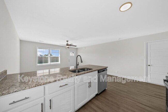 Building Photo - 105 Mace Ln
