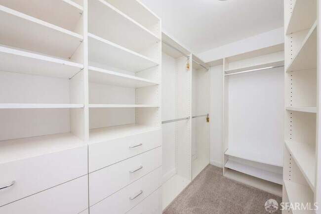 Building Photo - 425 1st St