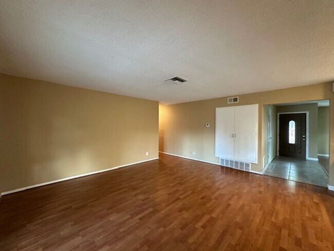 Building Photo - Stunning 5 bedroom tree lined cul-de-sac street in West Hills