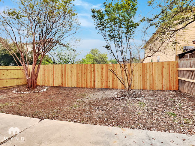 Building Photo - 9023 Mountain Field Dr