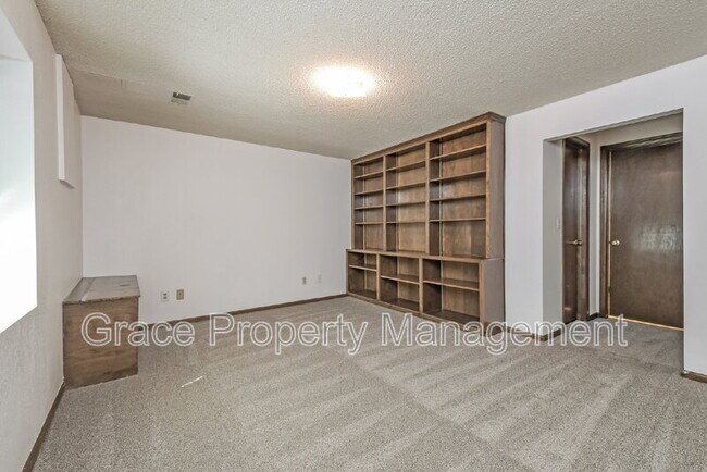 Building Photo - 5863 W Atlantic Pl