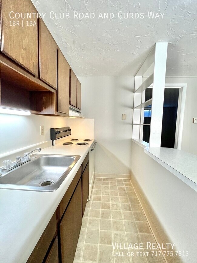 Building Photo - 613 Country Club Rd