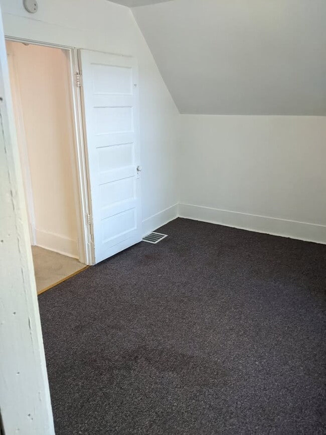 Building Photo - 512 1st Ave NE