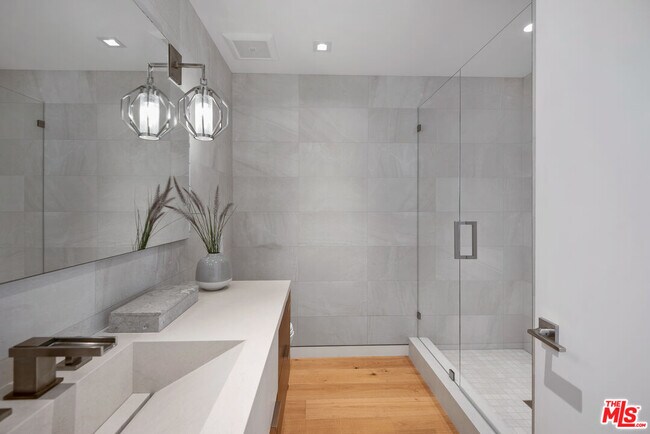 Building Photo - 3642 Beverly Ridge Dr