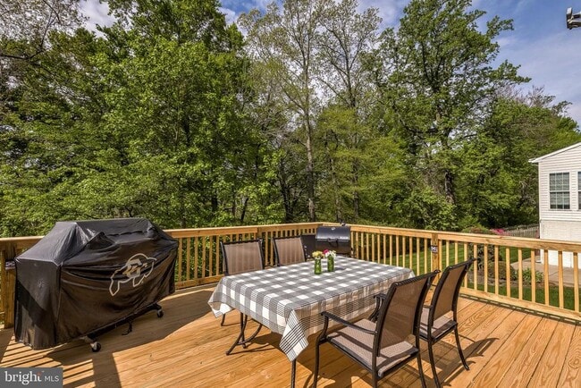 Building Photo - 583 Henderson Rd