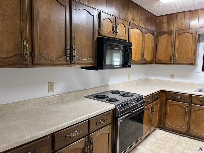 Building Photo - 104 Williamsburg Ave