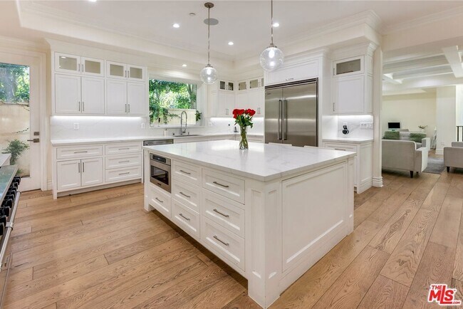 Building Photo - 391 S Saltair Ave