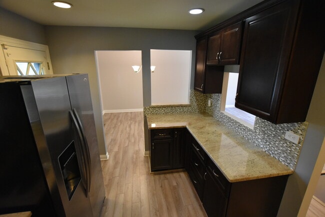 Building Photo - 7852 Sprucewood Ave