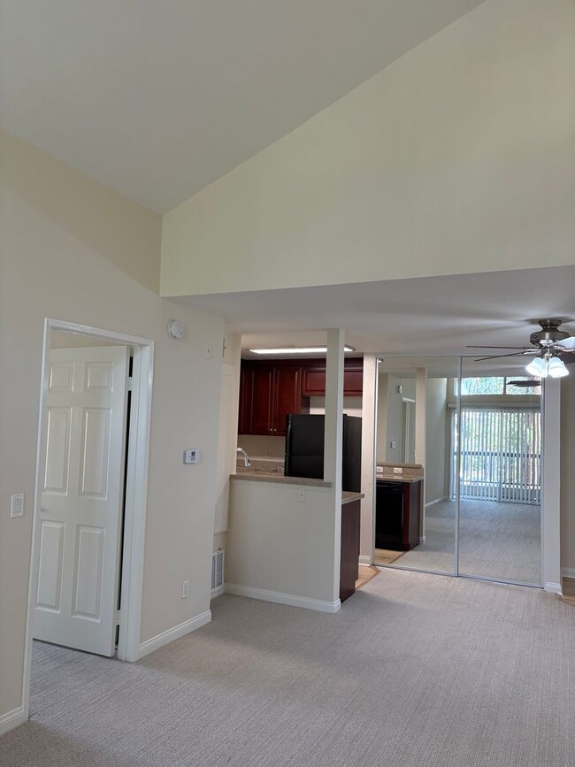 Building Photo - 1 Bedroom Resort Style Living at THE MET! ...