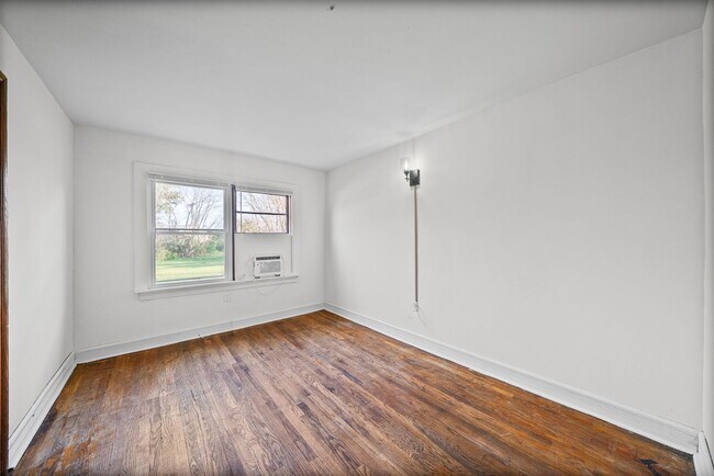Building Photo - Lafayette Road-420
