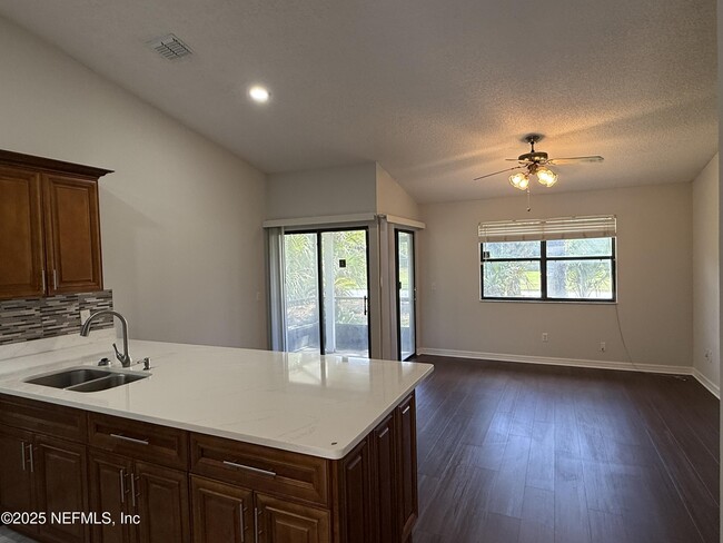 Building Photo - 8348 Westover Ct