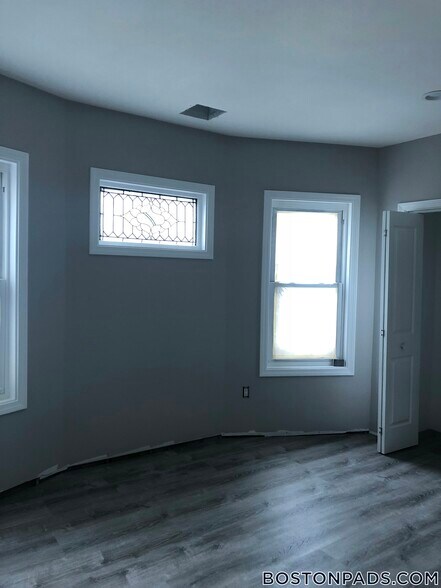 Building Photo - 39 Long Ave