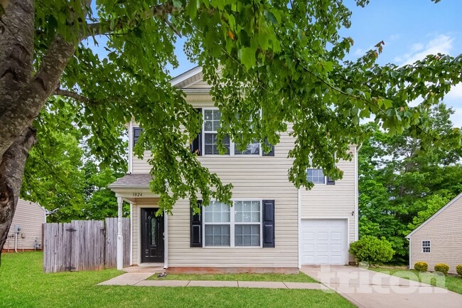 Building Photo - 1024 Crowders Woods Dr