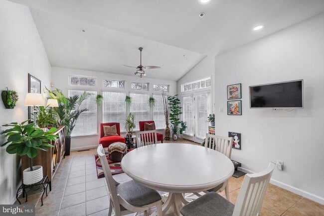 Building Photo - 2157 Vittoria Ct