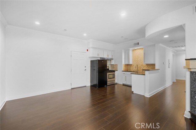 Building Photo - 540 E Angeleno Ave