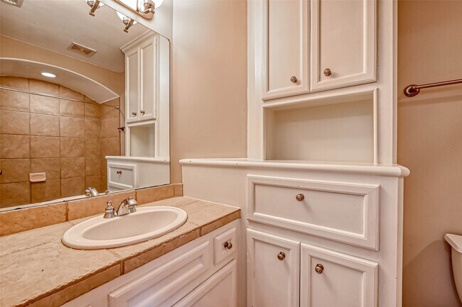 Building Photo - 13815 Nathan Ridge Ln