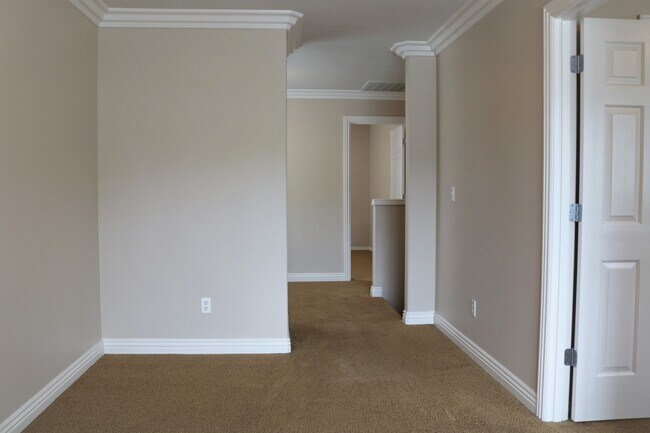 Building Photo - Home Sweet Home! 4 Bedroom/2.5 Bath in Salmon Creek: Available 10/10!