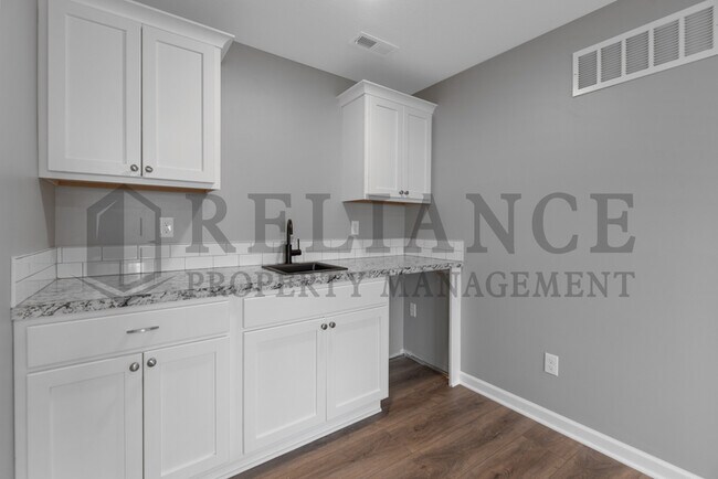 Building Photo - 1558 N Aster Cir