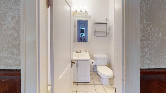 Building Photo - Cozy Brighton one bedroom apartment