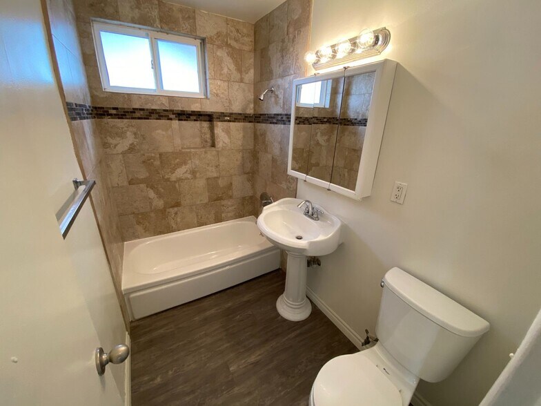 Building Photo - 3728 S Bentley Ave