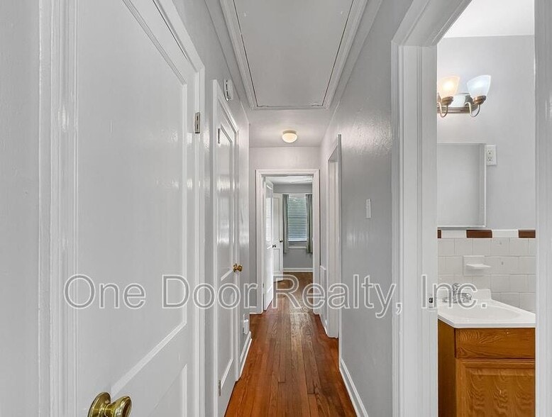 Building Photo - 703 Maupin Pl