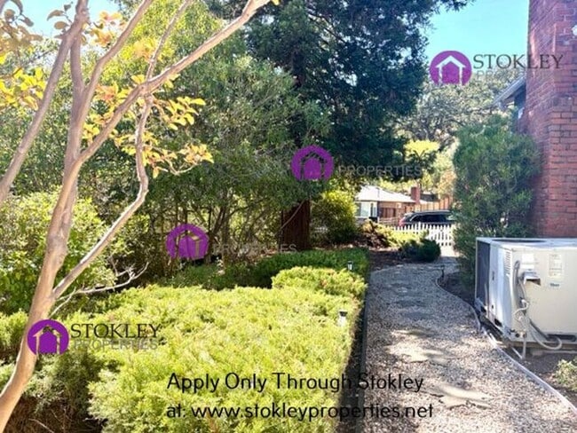 Building Photo - 2234 Oakvale Rd