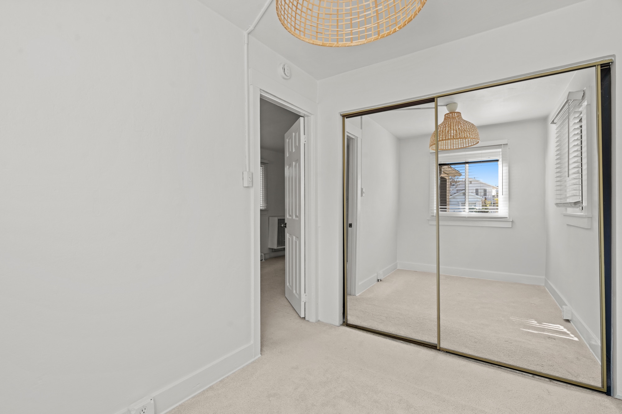 Building Photo - 439 Howland Canal