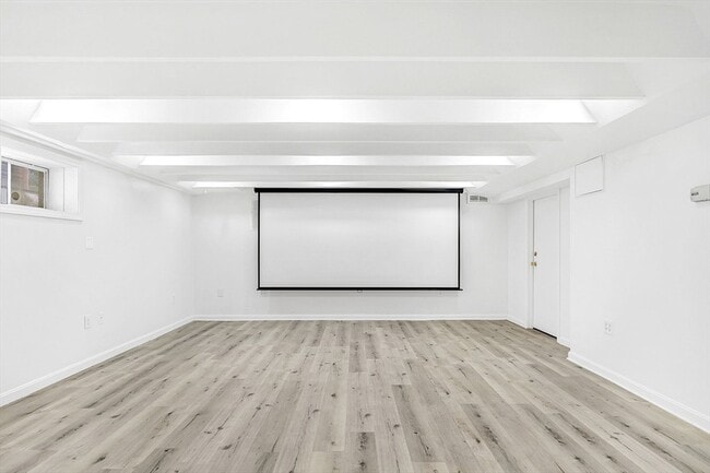 Building Photo - 31 Alba Rd
