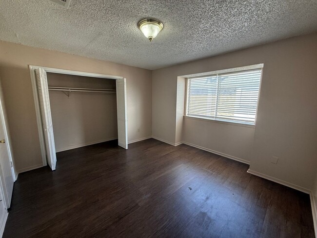 Building Photo - 8911 GSRI Ave