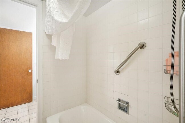 Building Photo - 3655 Boca Ciega Dr