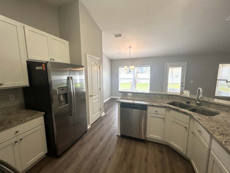 Building Photo - 2719 Highlands Creek Dr