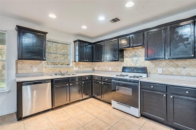 Building Photo - 1032 Doras Dr