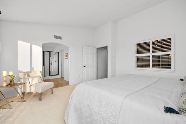 Building Photo - 9346 Laurentian Dr