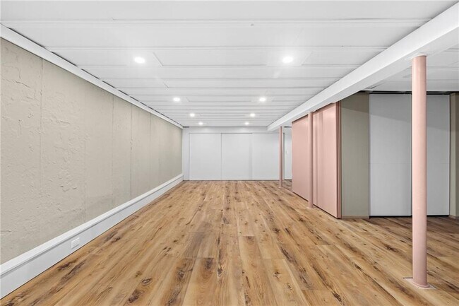 Building Photo - 331 3rd Beach Rd