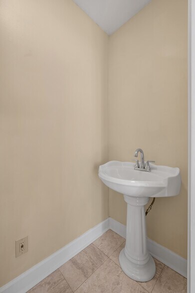 Building Photo - 1149 Cooper Dr