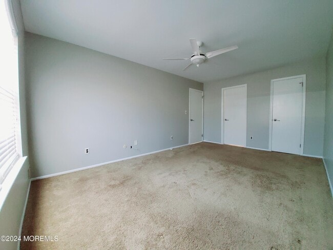 Building Photo - 912 Wellington Pl