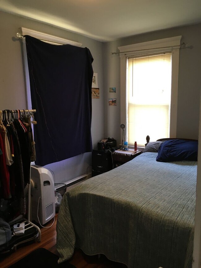 Building Photo - Bright 1BR in East Rock | Gas & Hot Water Included | Steps from Yale & Trails