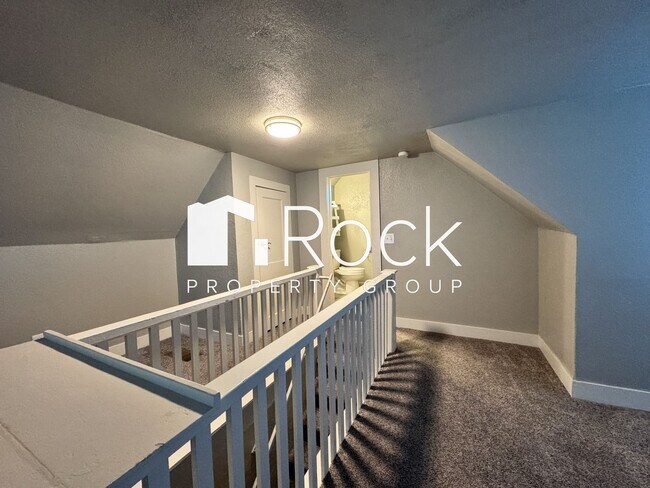 Building Photo - Must See 3 Bedroom/3 Bathroom Home near Edgemere Park