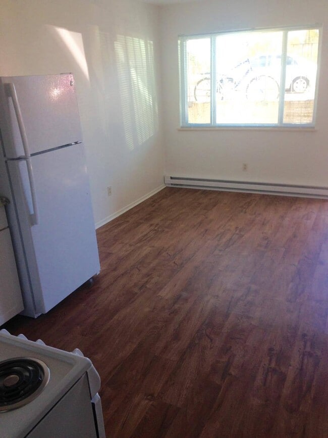 Building Photo - 715 Parker St