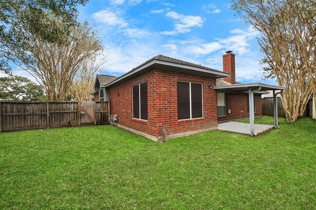 Building Photo - 2519 Palace Dr