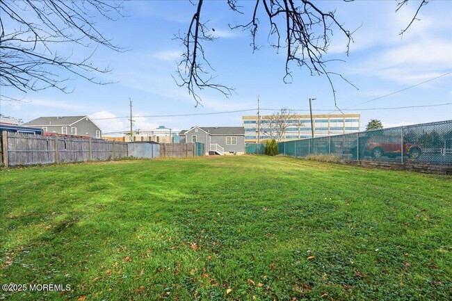 Building Photo - 674 Park Ave