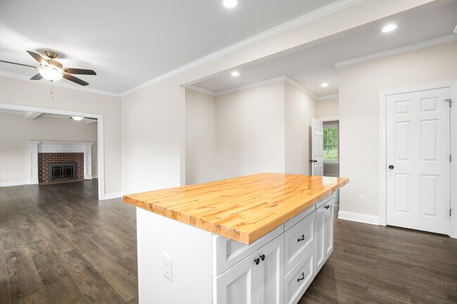 Building Photo - 6337 Louisianna Rd