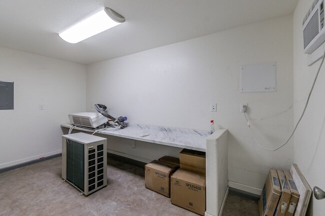 Building Photo - RV GARAGE | Single Story | Furnished Or Unfurnished