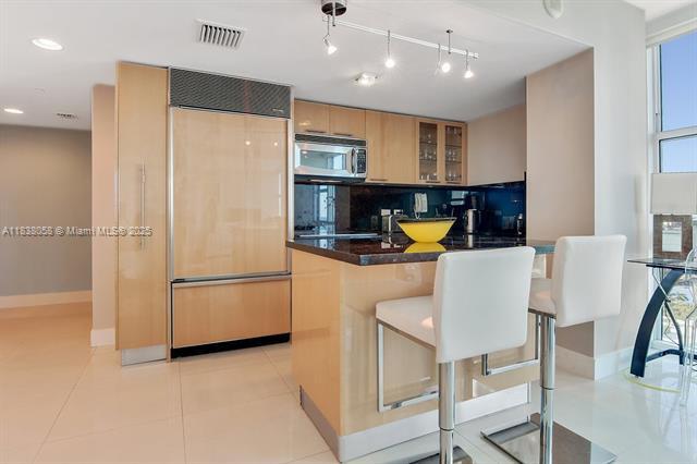 Building Photo - 6801 Collins Ave