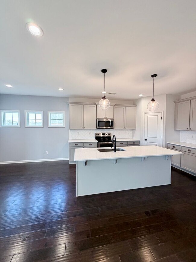 Building Photo - 215 Shoshone Cir