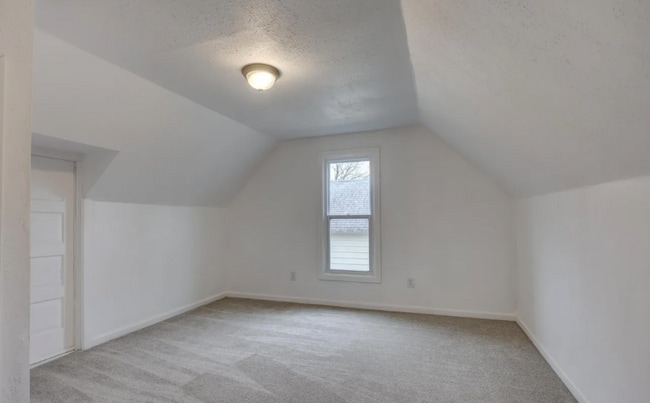 Building Photo - 614 N Wall Ave
