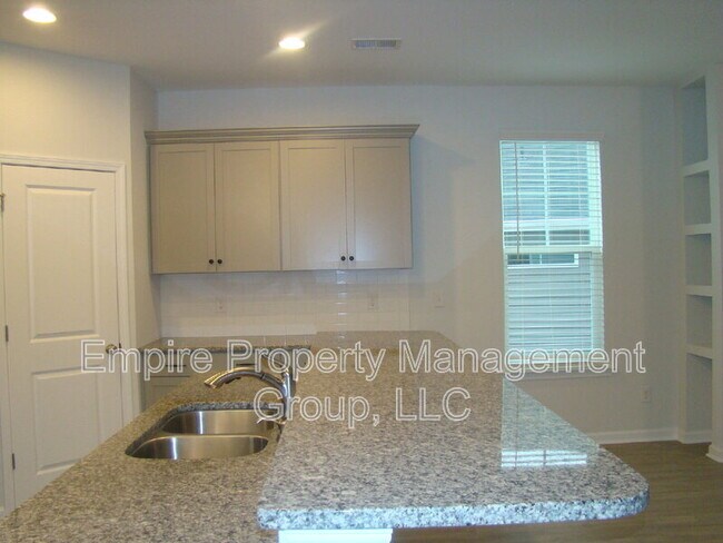 Building Photo - 1326 Montford Dr