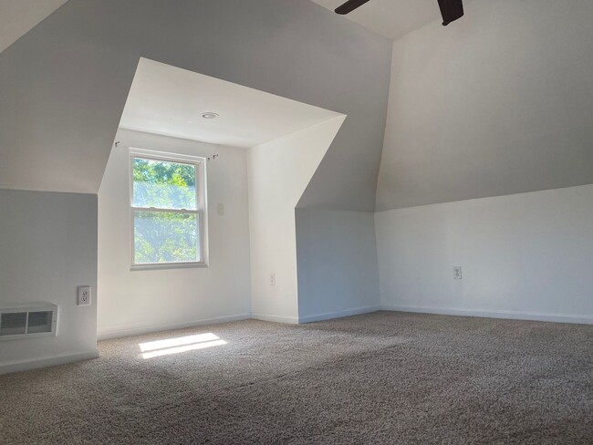 Building Photo - Spacious 4BD 2BA House in Beechview
