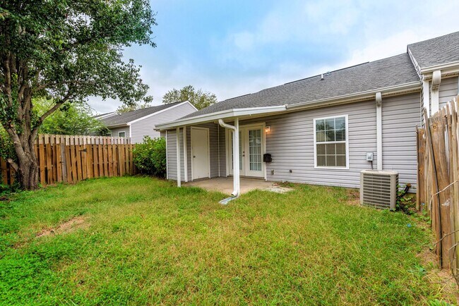 Building Photo - $1,525- 2 Bed/2 Bath house for rent in West Augusta, Total Electric!